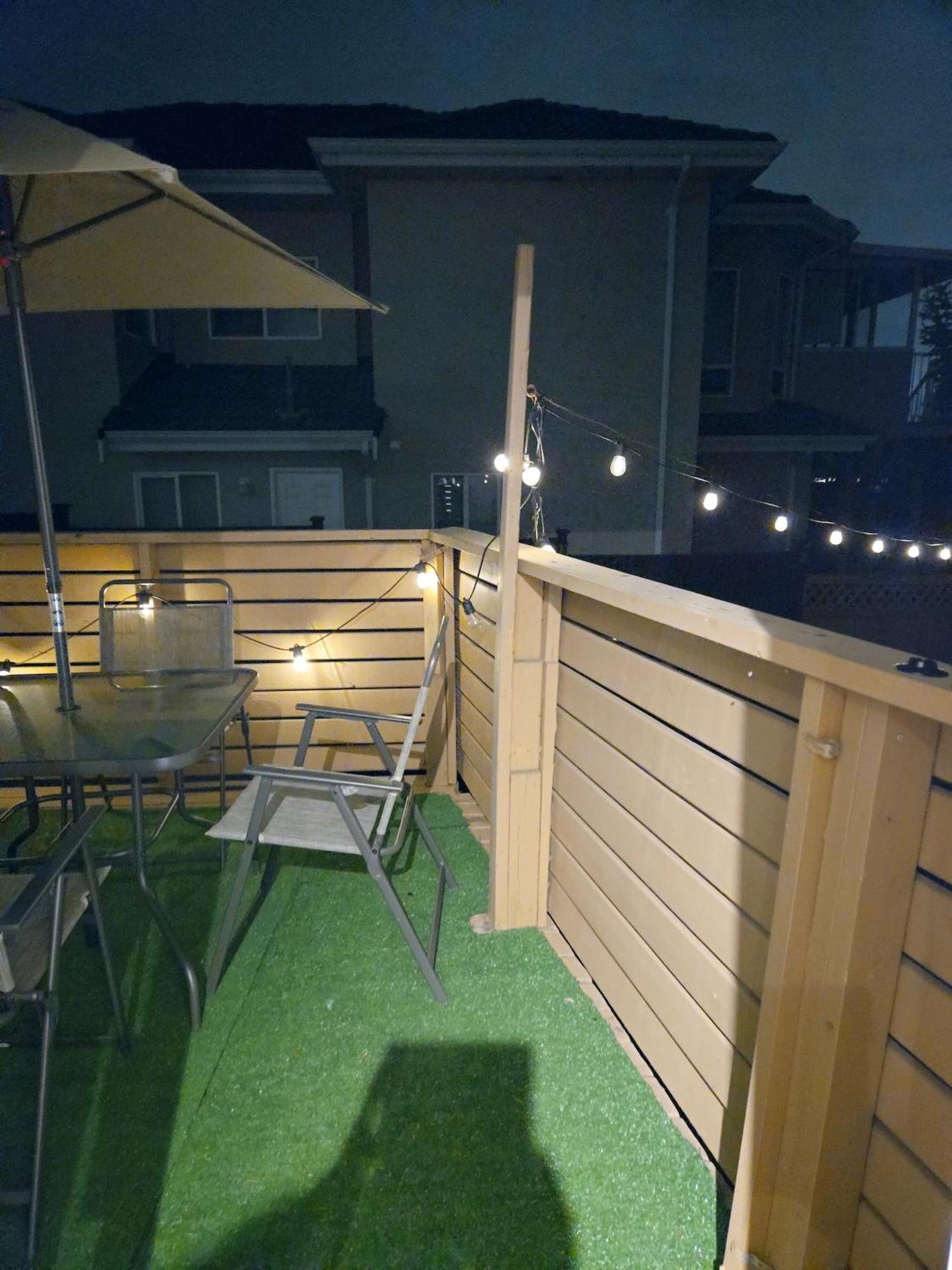 Cozy Stylish Black & White Design Room In The Heart Of Vancouver! Private Parking, Self Check-In & Just 4 Mins To Metrotown! Εξωτερικό φωτογραφία